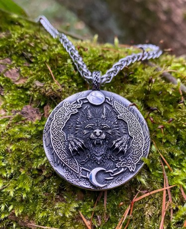 Przejdź do produktu Naszyjnik Z Mitycznym Wilkiem