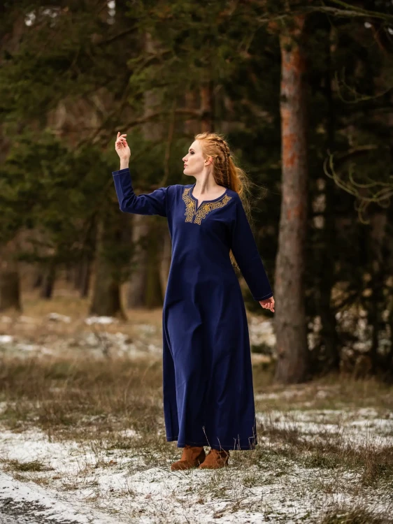 Sukienka "Aslaug" Ze Zdobieniami Niebieska