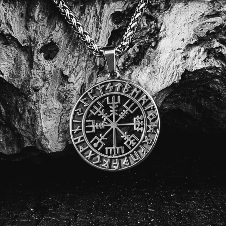 Przejdź do produktu Naszyjnik Wikingów Vegvisir