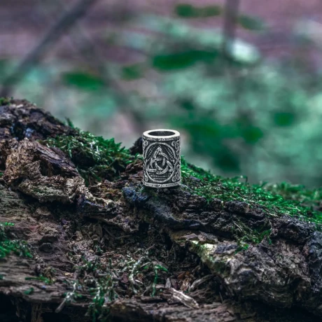 Przejdź do produktu Koralik Do Brody Triquetra