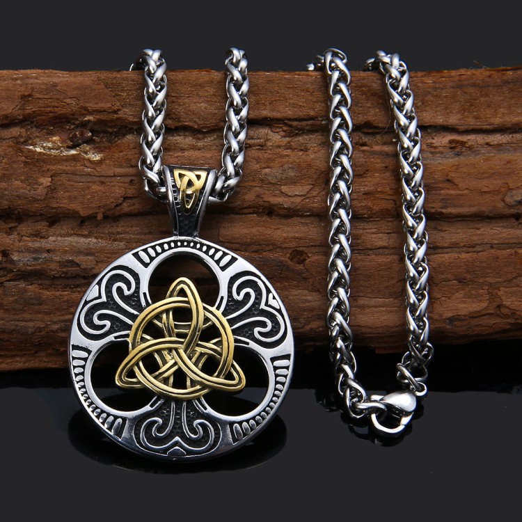 Naszyjnik triquetra.jpg