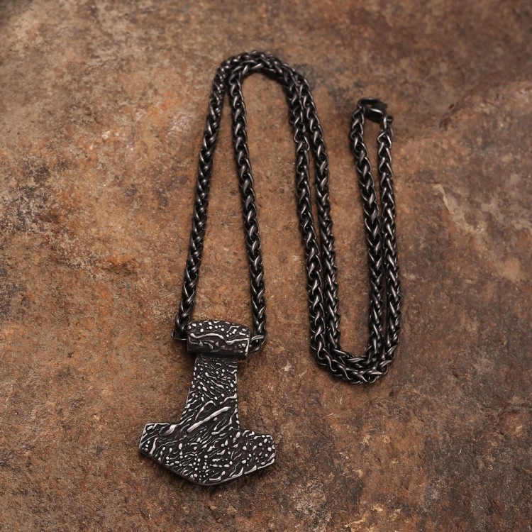 Czarny męski wisior Mjolnir